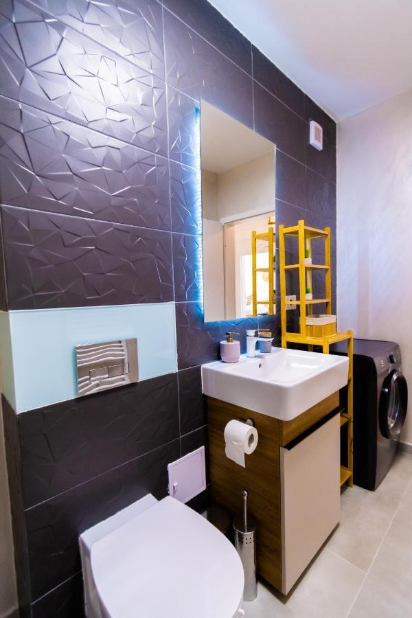Brown Bear Apt. Boho Style Bedroom W/ City View & Free Parking Braşov Eksteriør billede