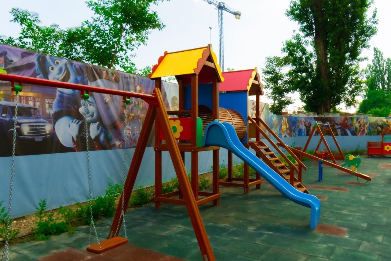 Brown Bear Apt. Boho Style Bedroom W/ City View & Free Parking Braşov Eksteriør billede